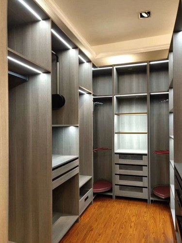China:walk in closet